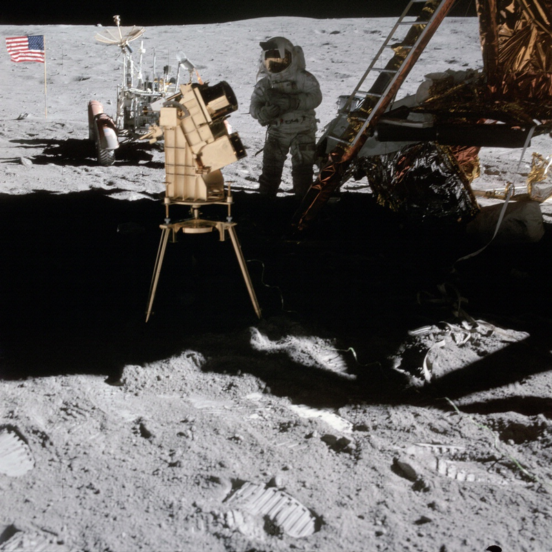 Illustration for article titled There's Poop on the Moon